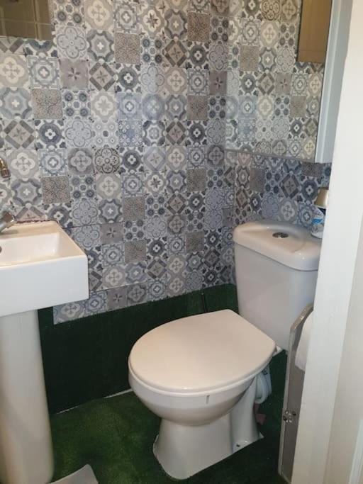 Abbey Wood Spacious Bedroom With Private Bathroom. المظهر الخارجي الصورة